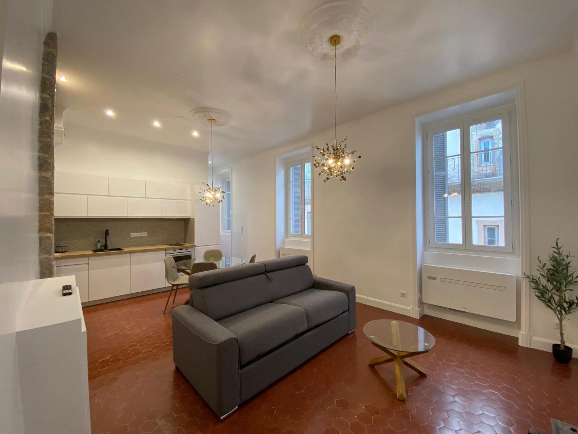 Grand T2 Cours Napoleon B Apartamento